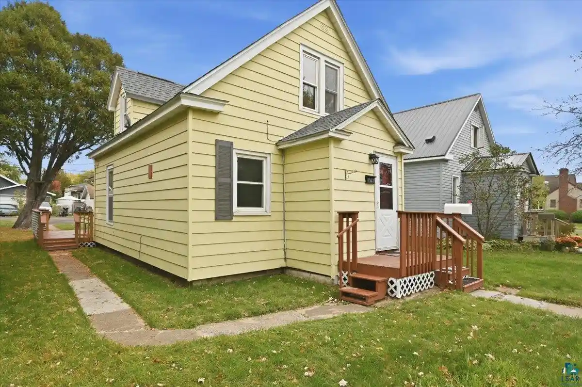 Photo 1 of Single family home for sale at 1527 E 6th Street, Superior, WI 54880 | MLS# 6128452 | Listing updated on 2026-10-14