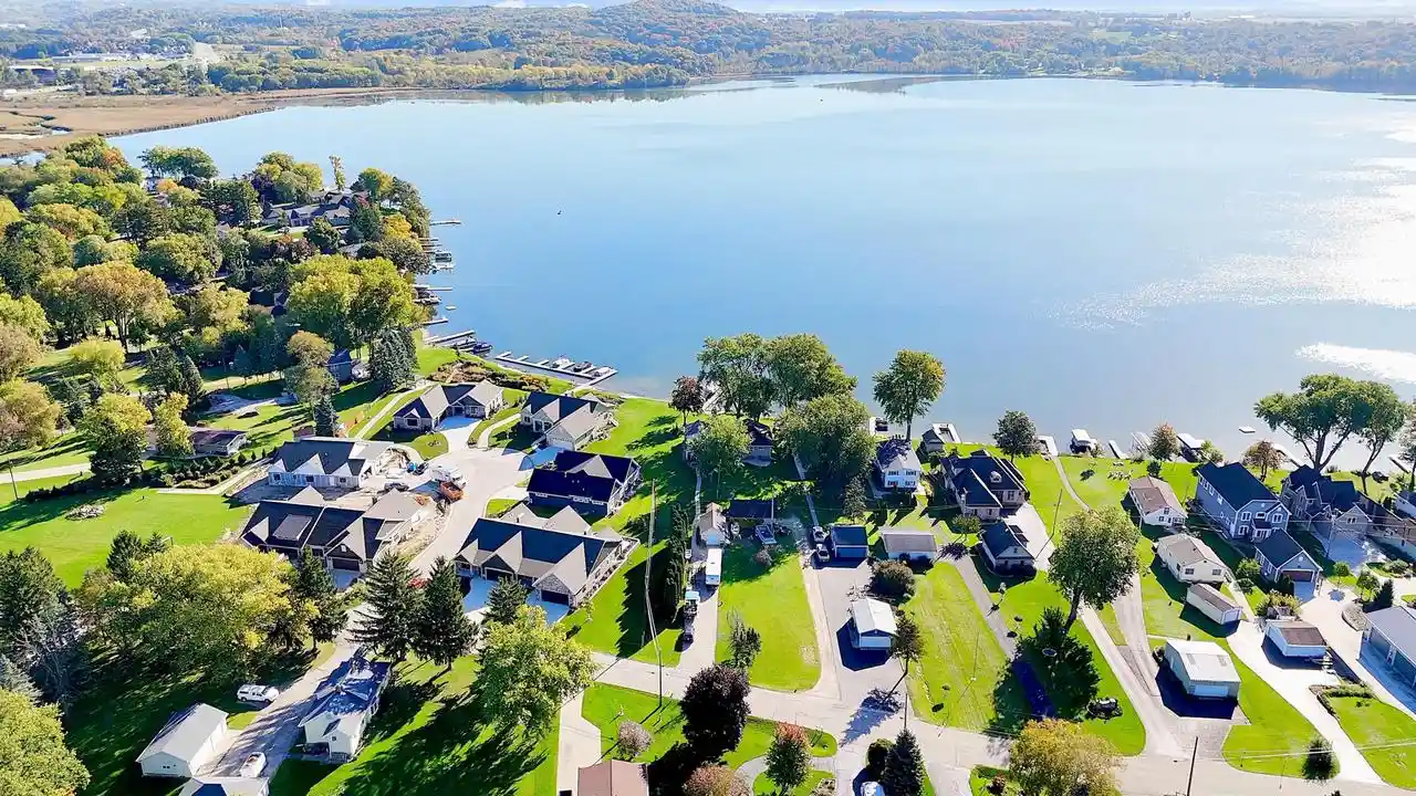 Photo 1 of Single family home for sale at 3404 Lake Dr, Hartford, WI 53027 | MLS# 1984551 | Listing updated on 2026-10-13