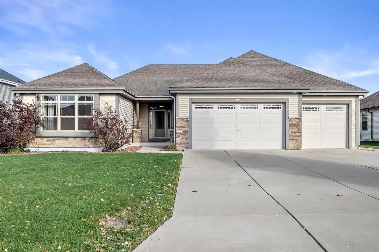 Single family home for sale at 9752 S Mustang Pl, Oak Creek, WI 53154 | MLS# 1984550