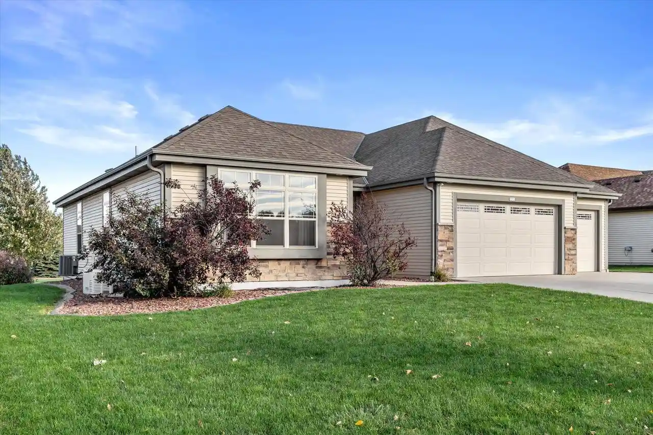 Photo 1 of Single family home for sale at 9752 S Mustang Pl, Oak Creek, WI 53154 | MLS# 1984550 | Listing updated on 2026-10-17