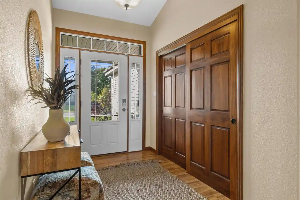 Photo 4 of Single family home for sale at 9752 S Mustang Pl, Oak Creek, WI 53154 | MLS# 1984550 | Listing updated on 2026-10-17