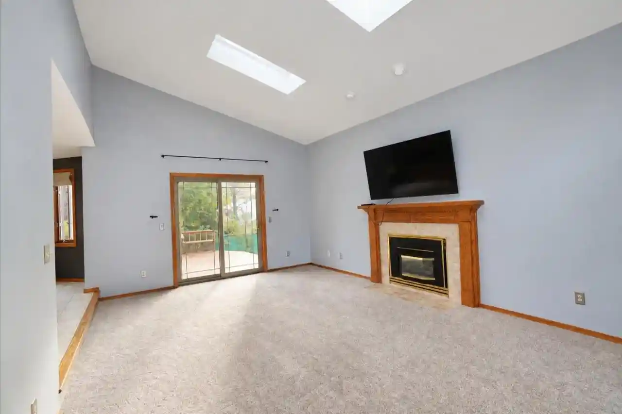 Photo 2 of Single family home for sale at 2141 S Point Rd, Green Bay, WI 54313 | MLS# 50334216 | Listing updated on 2026-10-21