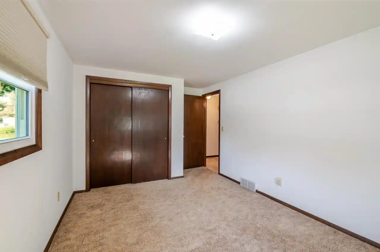Photo 4 of Single family home for sale at 2682 Tulip Ln, Green Bay, WI 54313 | MLS# 50334185 | Listing updated on 2026-10-27