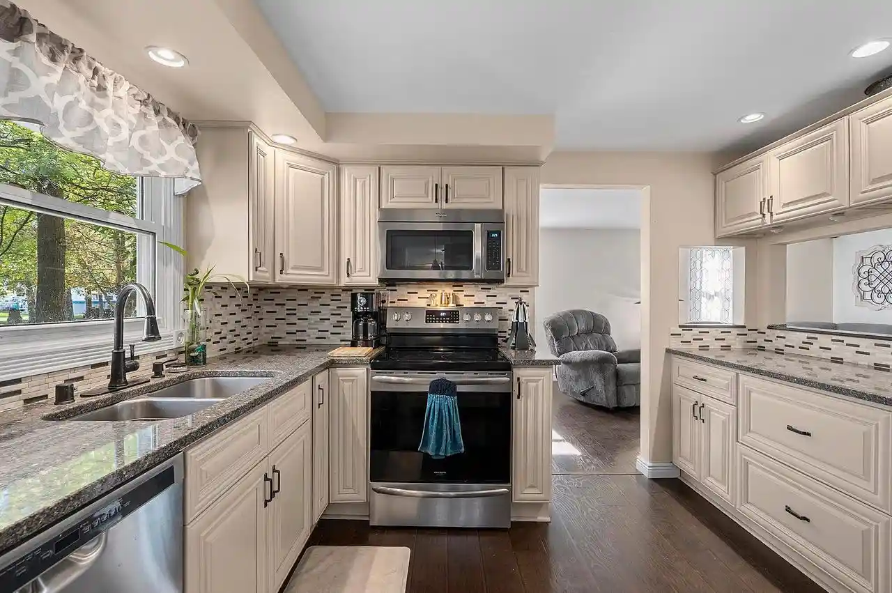 Photo 4 of Single family home for sale at 2075 W Vista Cir, De Pere, WI 54115 | MLS# 50334211 | Listing updated on 2026-10-21