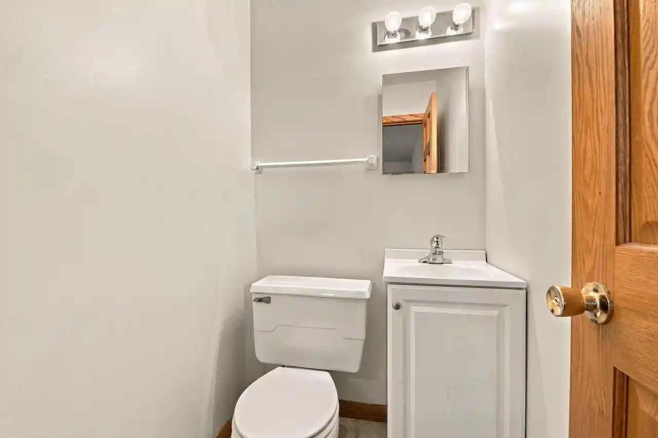 Listing Photo 4 - Condo for sale in building located at W168n11501 El Camino Dr, Germantown, WI 53022 - Unit #2-3
