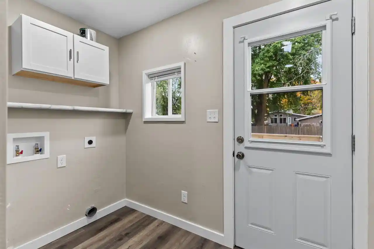 Photo 4 of Single family home for sale at 1943 Minnesota St, Oshkosh, WI 54902 | MLS# 50334223 | Listing updated on 2026-10-22