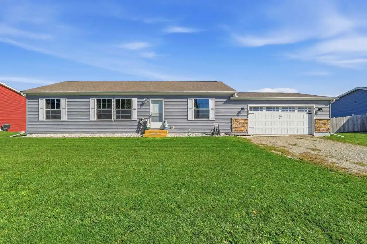 Photo 1 of Single family home for sale at 528 S Main St, Juneau, WI 53039 | MLS# 2034546 | Listing updated on 2026-10-13