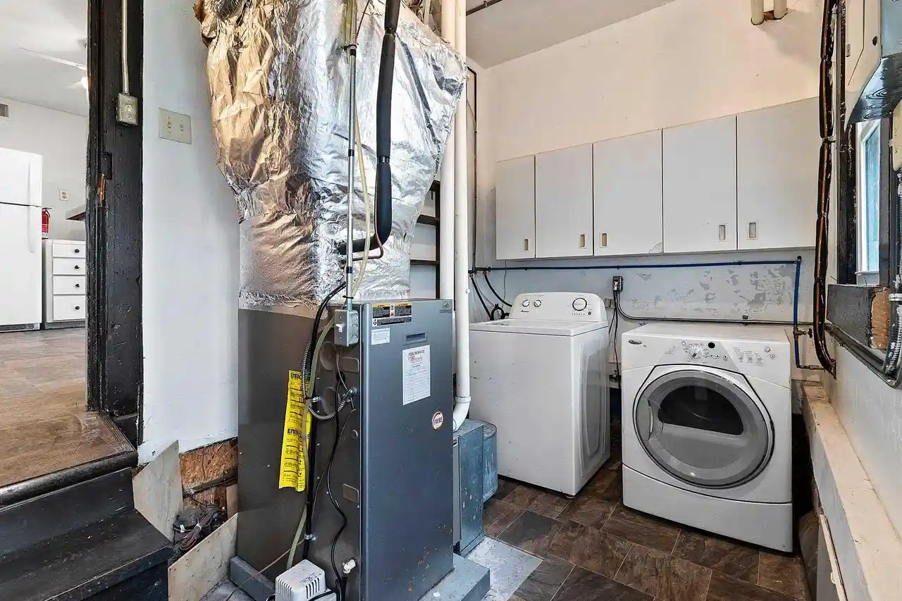 Photo 3 of Single family home for sale at 728 S Jefferson St, Green Bay, WI 54301 | MLS# 50334230 | Listing updated on 2026-10-19