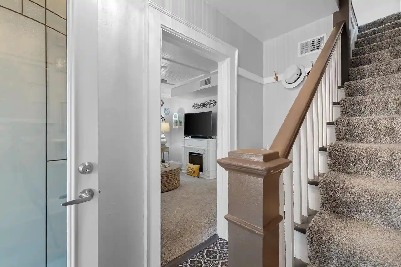 Photo 2 of Single family home for sale at 613 N Chestnut Ave, Green Bay, WI 54303 | MLS# 50334234 | Listing updated on 2026-10-27
