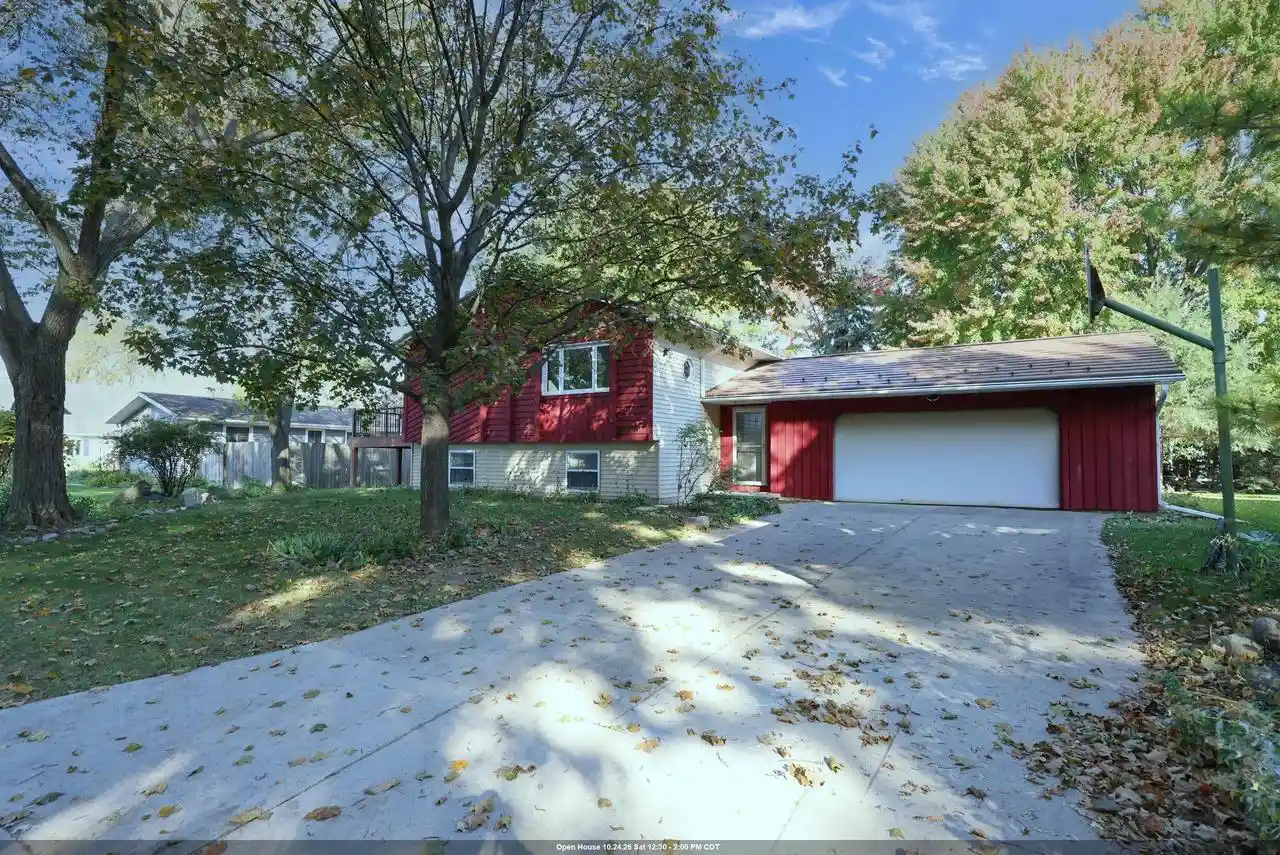 Photo 1 of Single family home for sale at 333 Parkwood Dr, Neenah, WI 54956 | MLS# 50334237 | Listing updated on 2026-10-21