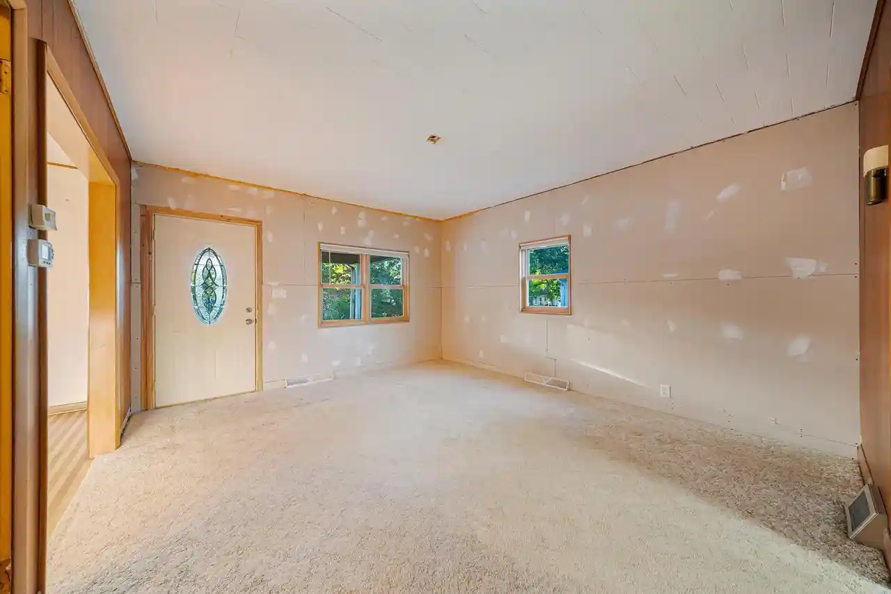 Photo 3 of Single family home for sale at 1636 Delaware St, Oshkosh, WI 54902 | MLS# 50334154 | Listing updated on 2026-10-17