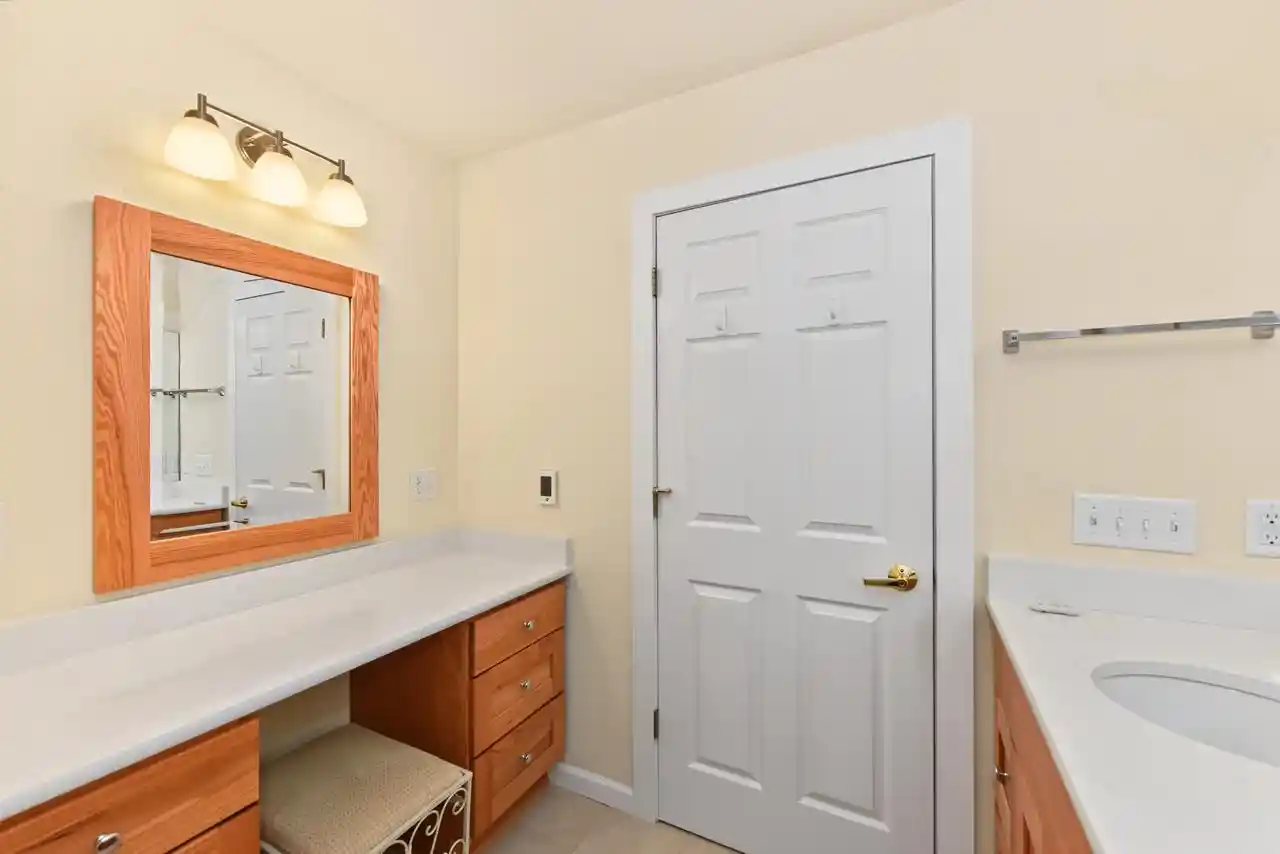 Listing Photo 1 - Condo for sale in building located at 5152 S Hidden Dr, Milwaukee, WI 53221 - Unit #