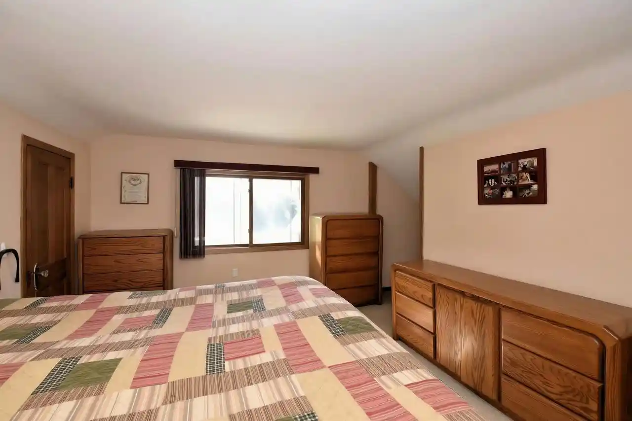 Photo 4 of Single family home for sale at 4025 Northwestern Ave, Mount Pleasant, WI 53405 | MLS# 1984667 | Listing updated on 2026-10-16