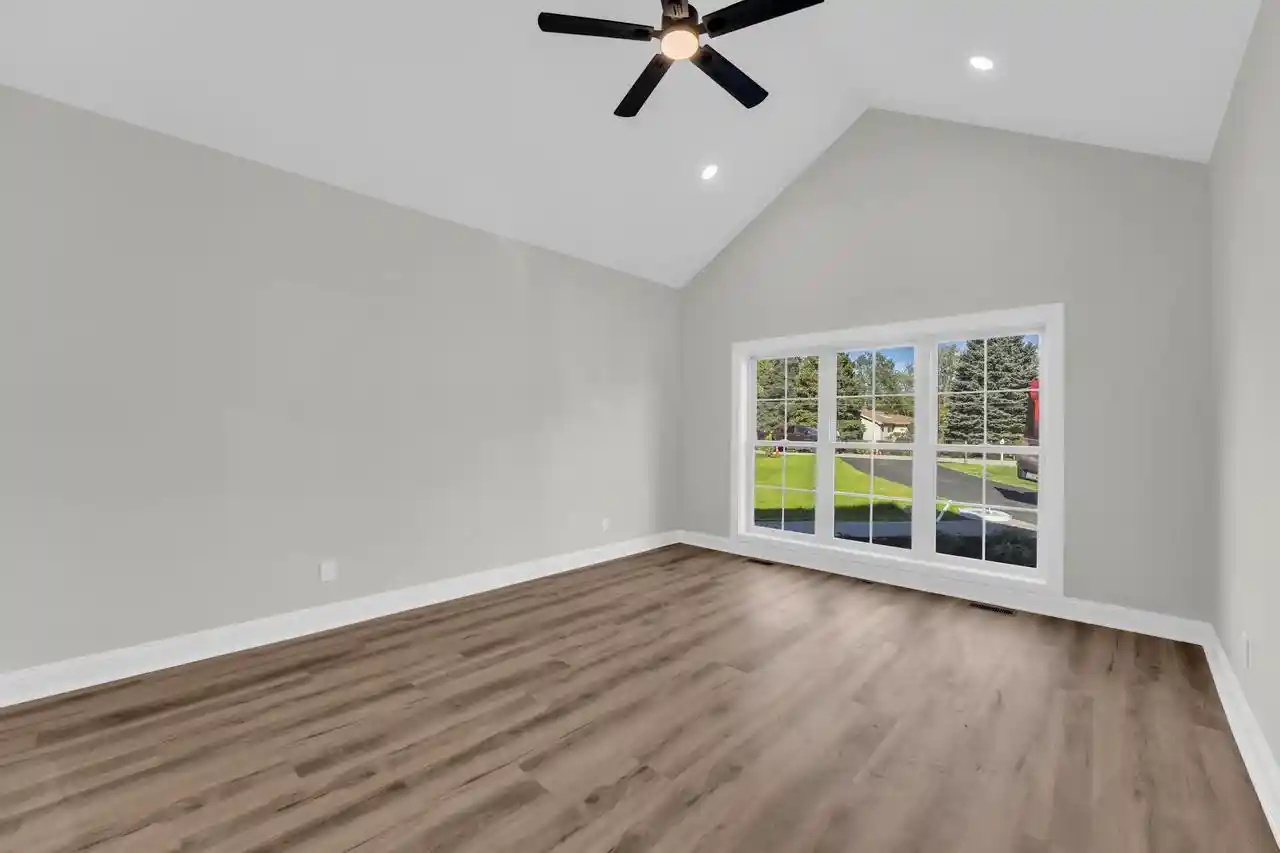 Photo 3 of Single family home for sale at 121 Glenwood Dr, Williams Bay, WI 53191 | MLS# 1984669 | Listing updated on 2026-10-20