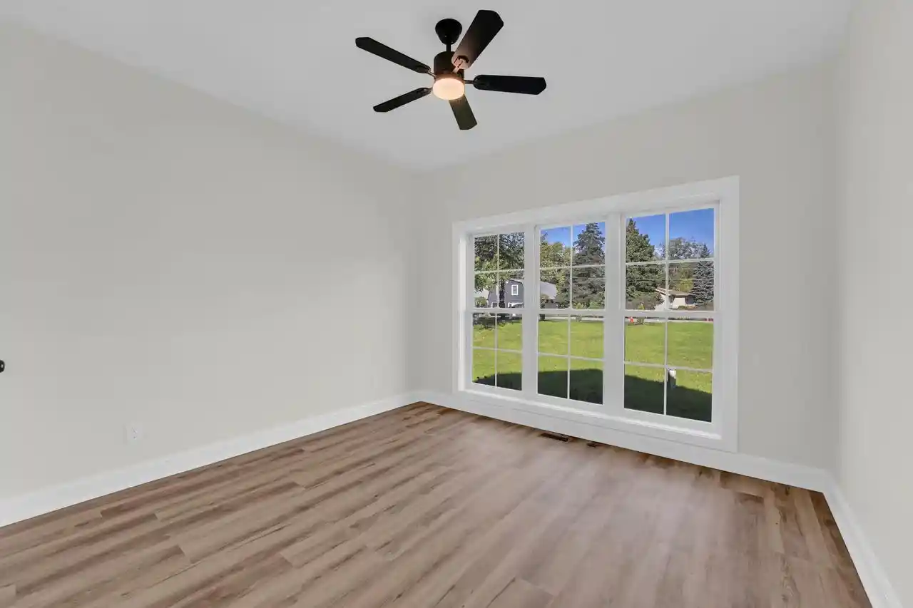 Photo 4 of Single family home for sale at 121 Glenwood Dr, Williams Bay, WI 53191 | MLS# 1984669 | Listing updated on 2026-10-27