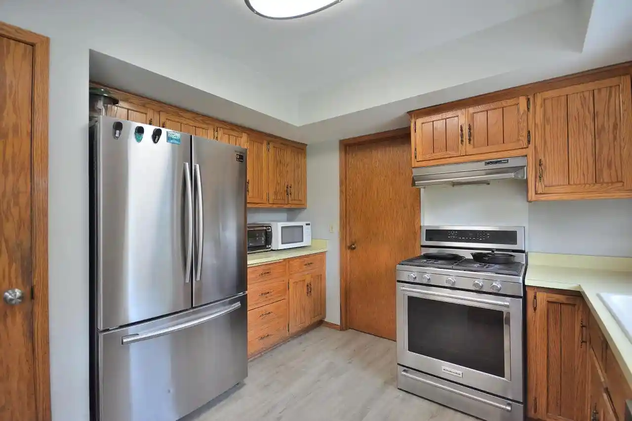 Photo 3 of Single family home for sale at S36w27855 Robin Hl Cir, Waukesha, WI 53189 | MLS# 1984683 | Listing updated on 2026-10-18
