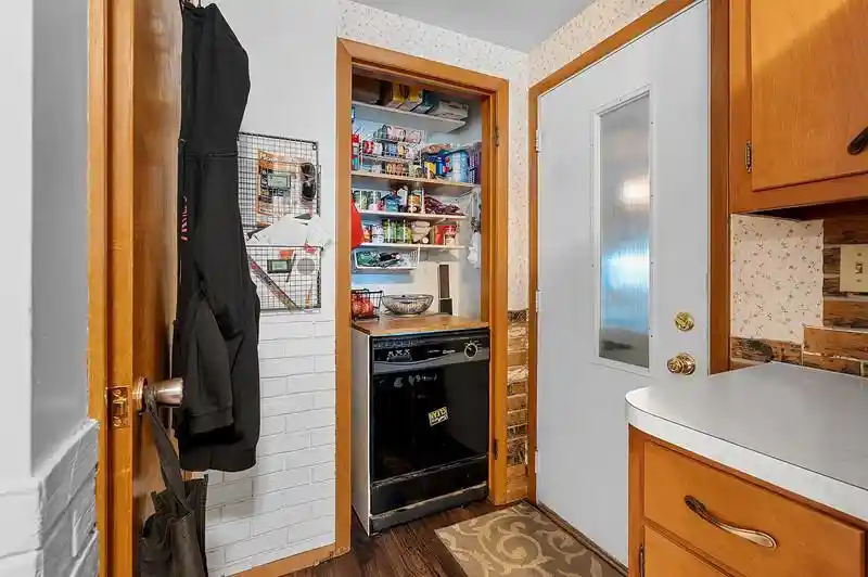 Photo 3 of Single family home for sale at 3038 Greenview Dr, Green Bay, WI 54311 | MLS# 50334273 | Listing updated on 2026-10-20