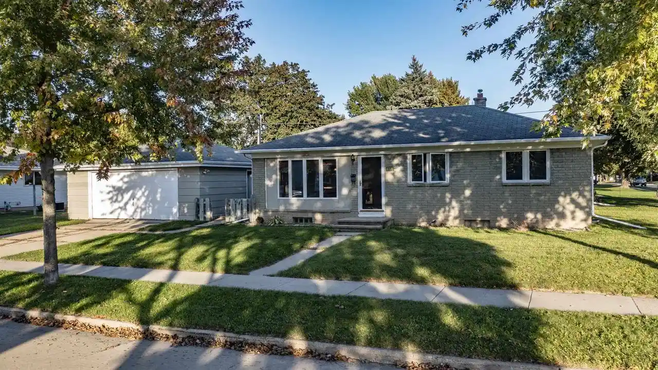 Photo 1 of Single family home for sale at 154 S Schaefer St, Appleton, WI 54915 | MLS# 50334274 | Listing updated on 2026-10-14