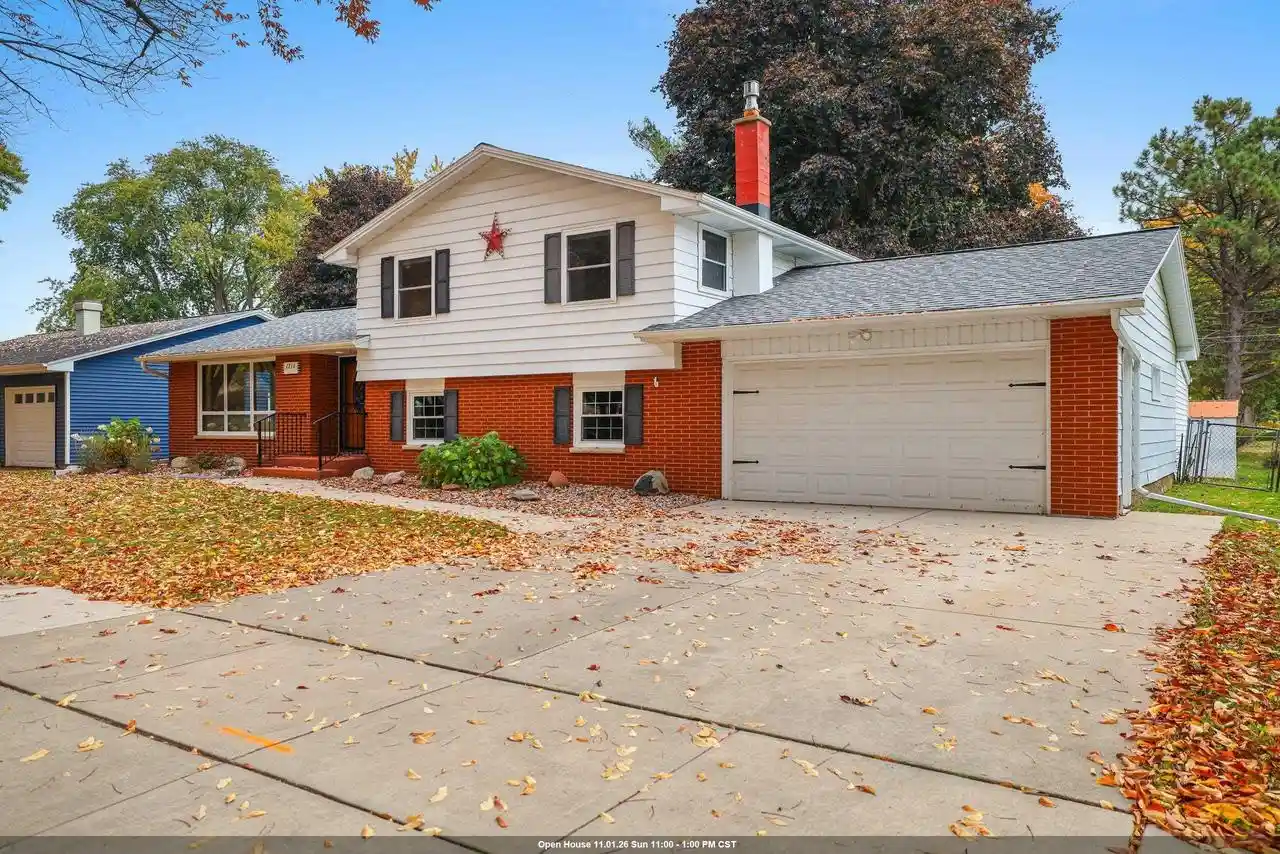 Single family home for sale at 1216 Royal Blvd, Green Bay, WI 54303 | MLS# 50334287