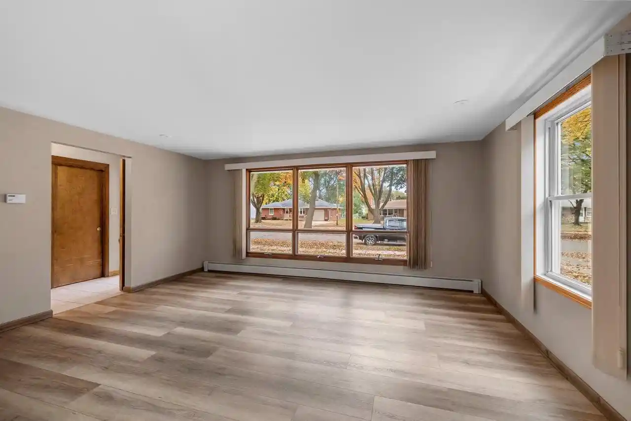 Photo 1 of Single family home for sale at 1216 Royal Blvd, Green Bay, WI 54303 | MLS# 50334287 | Listing updated on 2026-10-26
