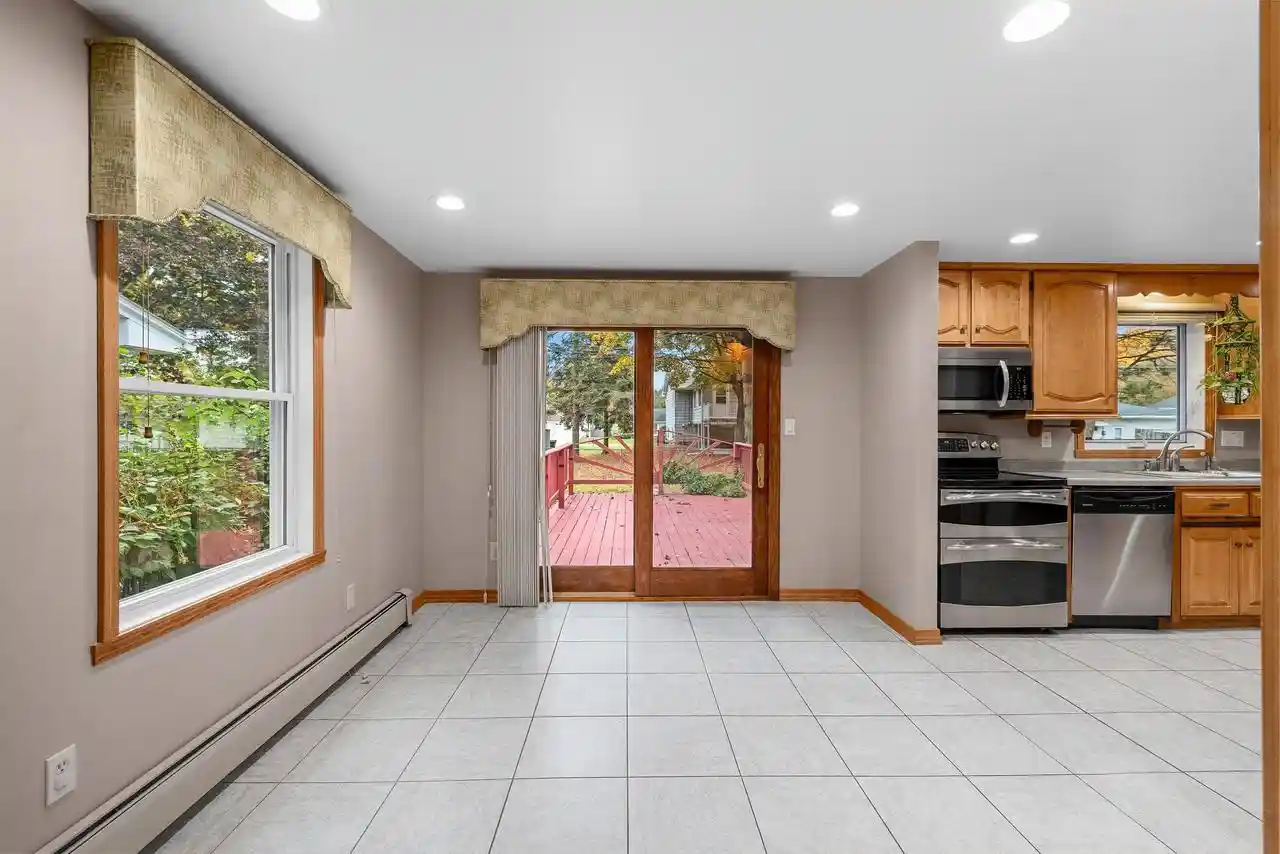 Photo 2 of Single family home for sale at 1216 Royal Blvd, Green Bay, WI 54303 | MLS# 50334287 | Listing updated on 2026-10-26