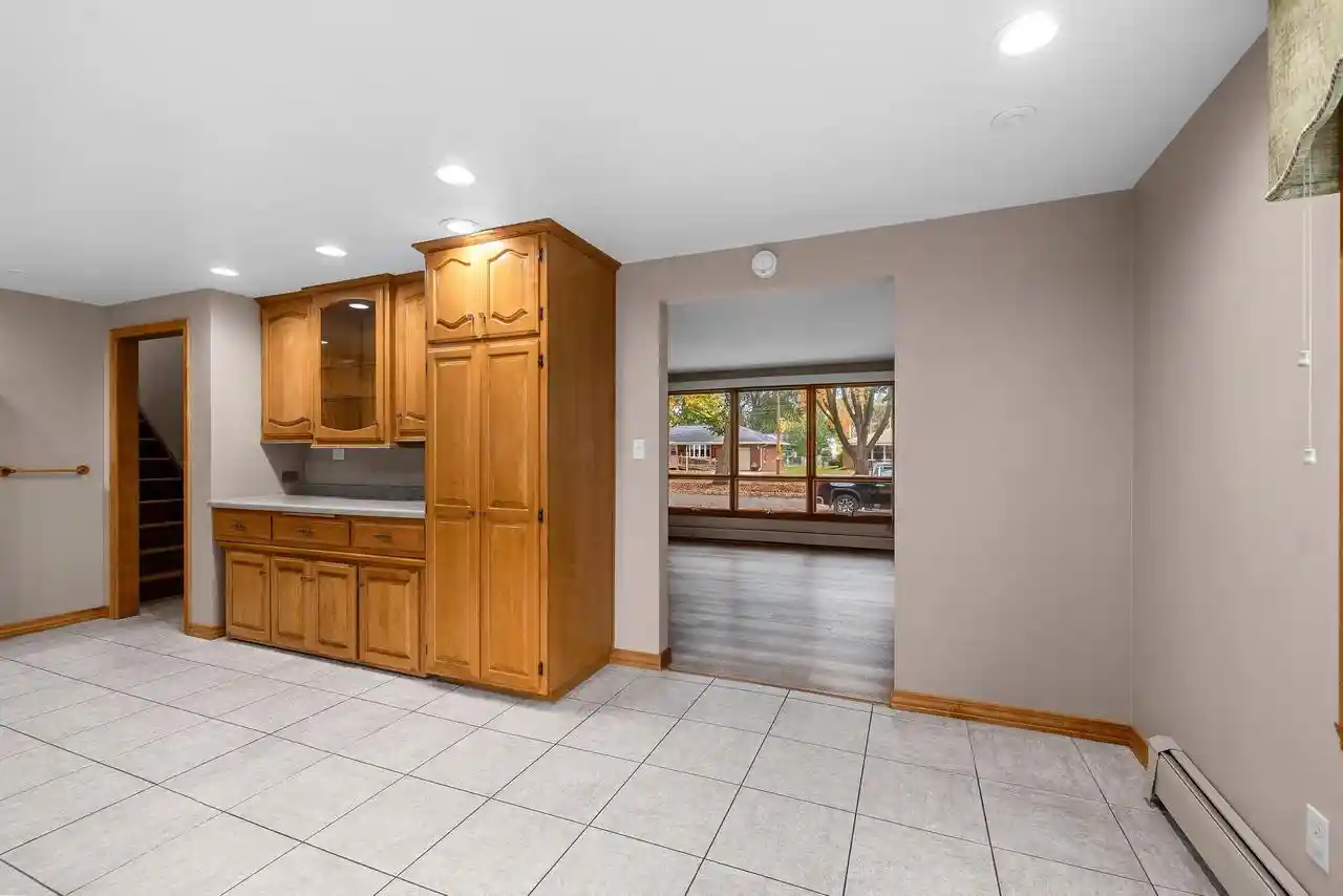 Photo 3 of Single family home for sale at 1216 Royal Blvd, Green Bay, WI 54303 | MLS# 50334287 | Listing updated on 2026-10-26