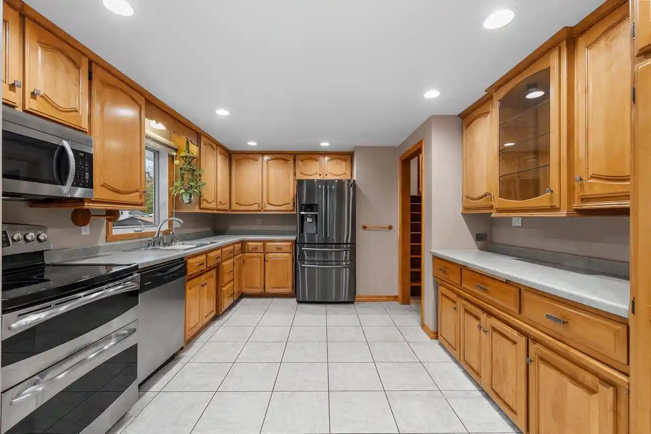 Photo 4 of Single family home for sale at 1216 Royal Blvd, Green Bay, WI 54303 | MLS# 50334287 | Listing updated on 2026-10-26
