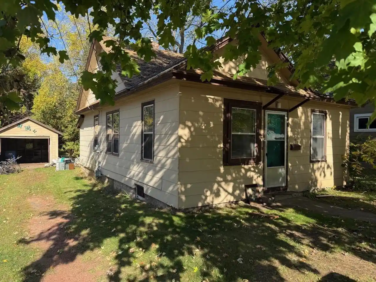 Photo 3 of Single family home for sale at 114 10th Street, Clintonville, WI 54929 | MLS# 50334293 | Listing updated on 2026-10-14