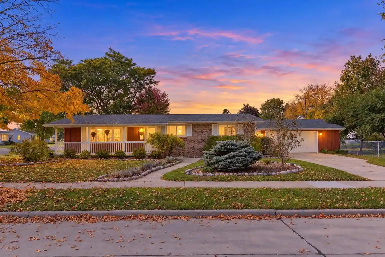 Photo 1 of Single family home for sale at 1135 Windsor St, Oshkosh, WI 54902 | MLS# 50334299 | Listing updated on 2026-10-21
