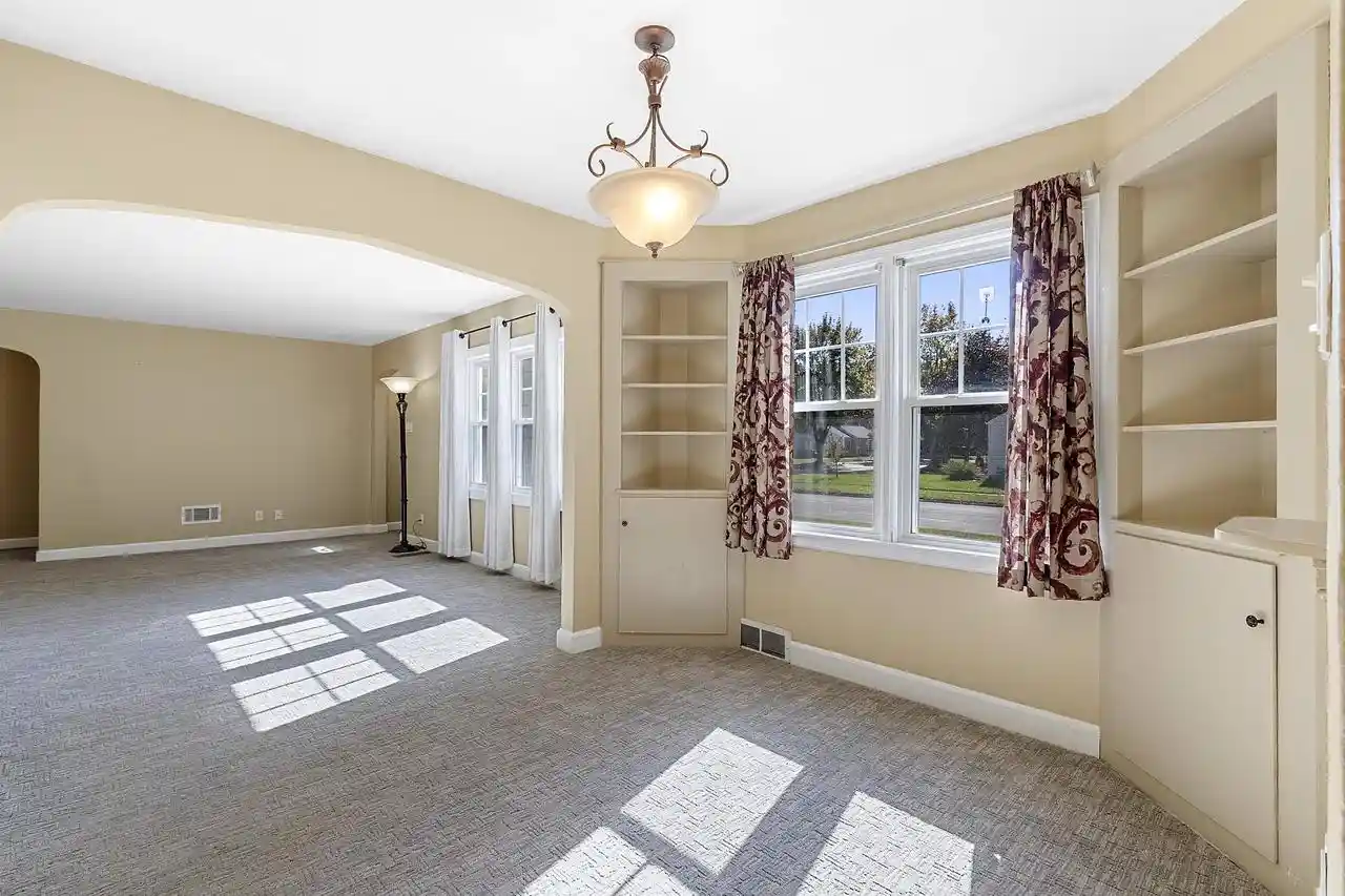 Photo 4 of Single family home for sale at 1132 Minahan St, Green Bay, WI 54303 | MLS# 50334296 | Listing updated on 2026-10-28