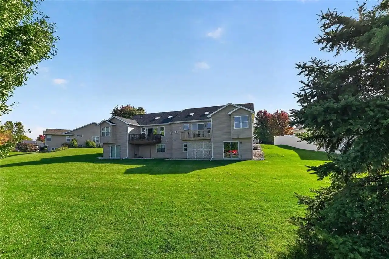 Photo 4 of Single family home for sale at 117 Maria Ln, Cottage Grove, WI 53527 | MLS# 2034616 | Listing updated on 2026-10-14
