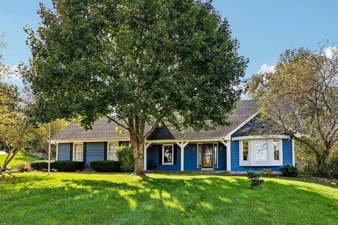 Photo 1 of Single family home for sale at W289s3811 Wern Farm Cir W, Waukesha, WI 53189 | MLS# 1984739 | Listing updated on 2026-10-28