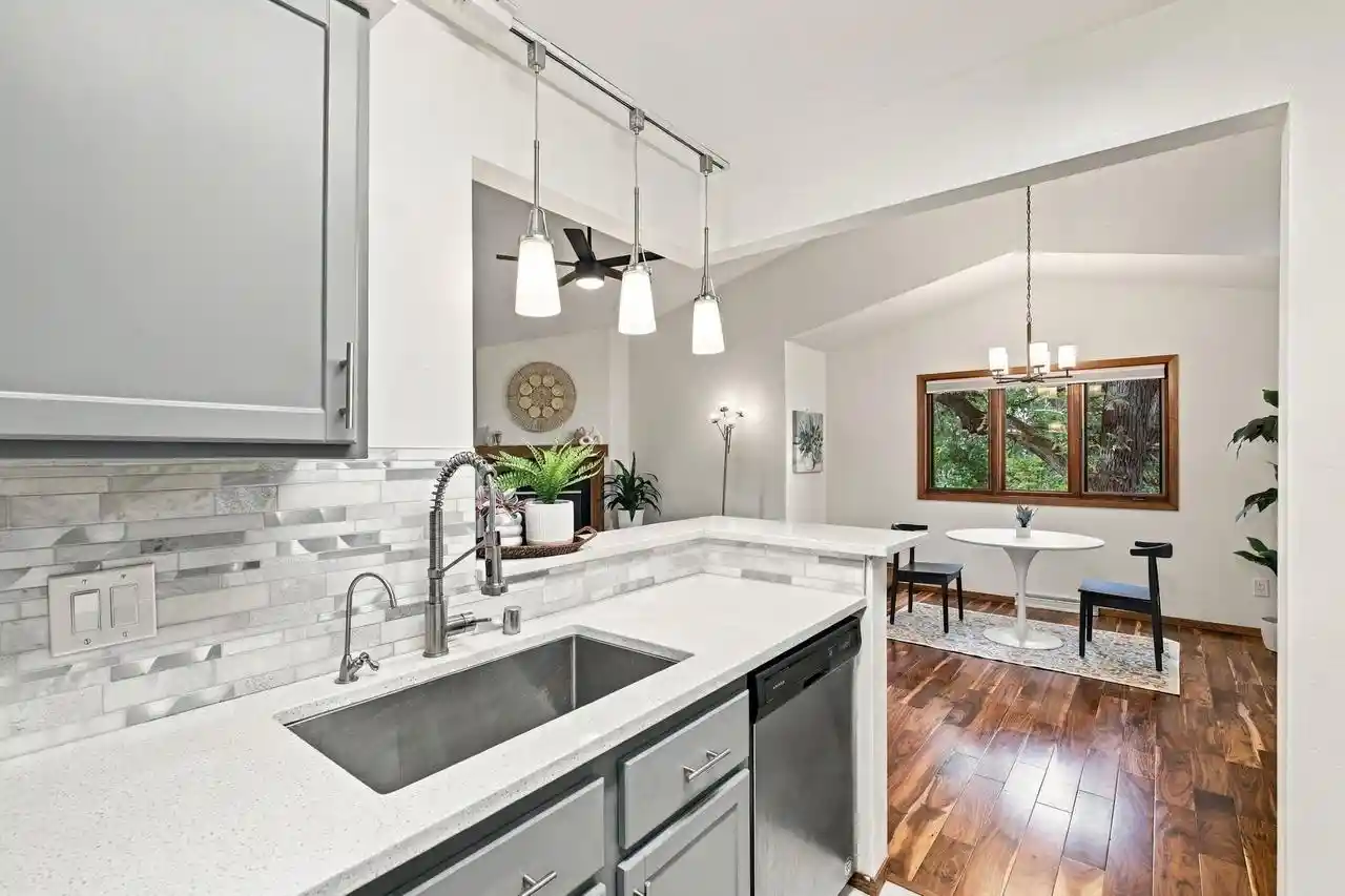 Photo 3 of Single family home for sale at 7 Hickory Holw Dr, Madison, WI 53705 | MLS# 2034628 | Listing updated on 2026-10-19