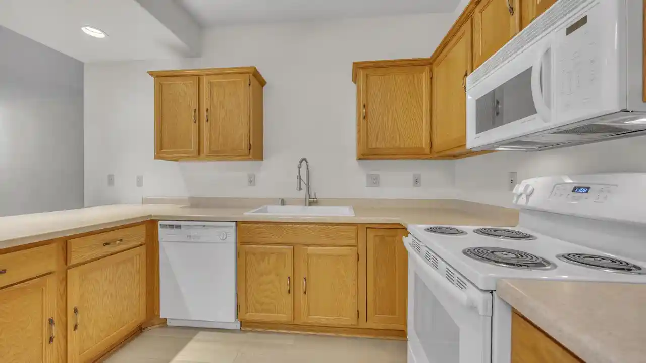 Listing Photo 4 - Condo for sale in building located at 1495 Garay Ln, Port Washington, WI 53074 - Unit #6