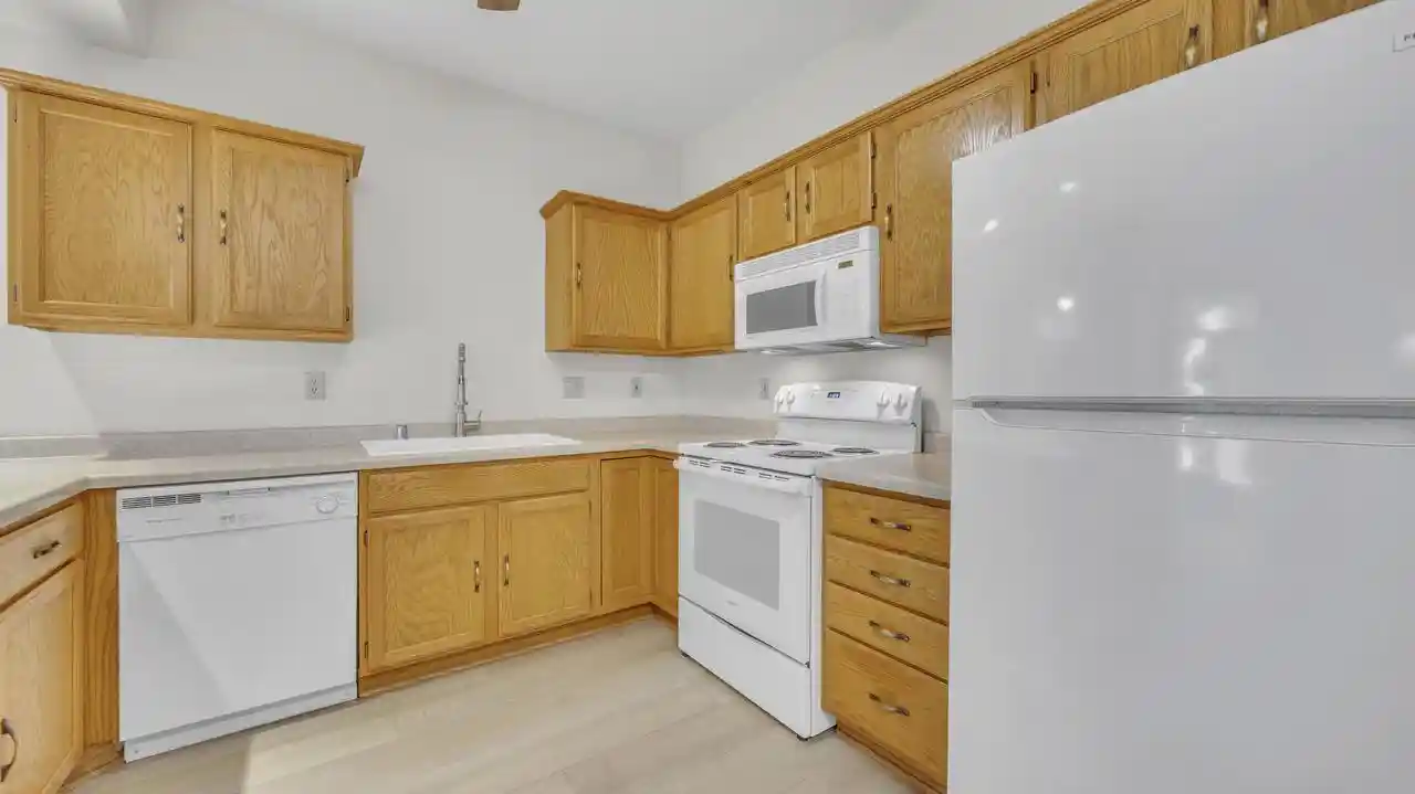 Listing Photo 5 - Condo for sale in building located at 1495 Garay Ln, Port Washington, WI 53074 - Unit #6