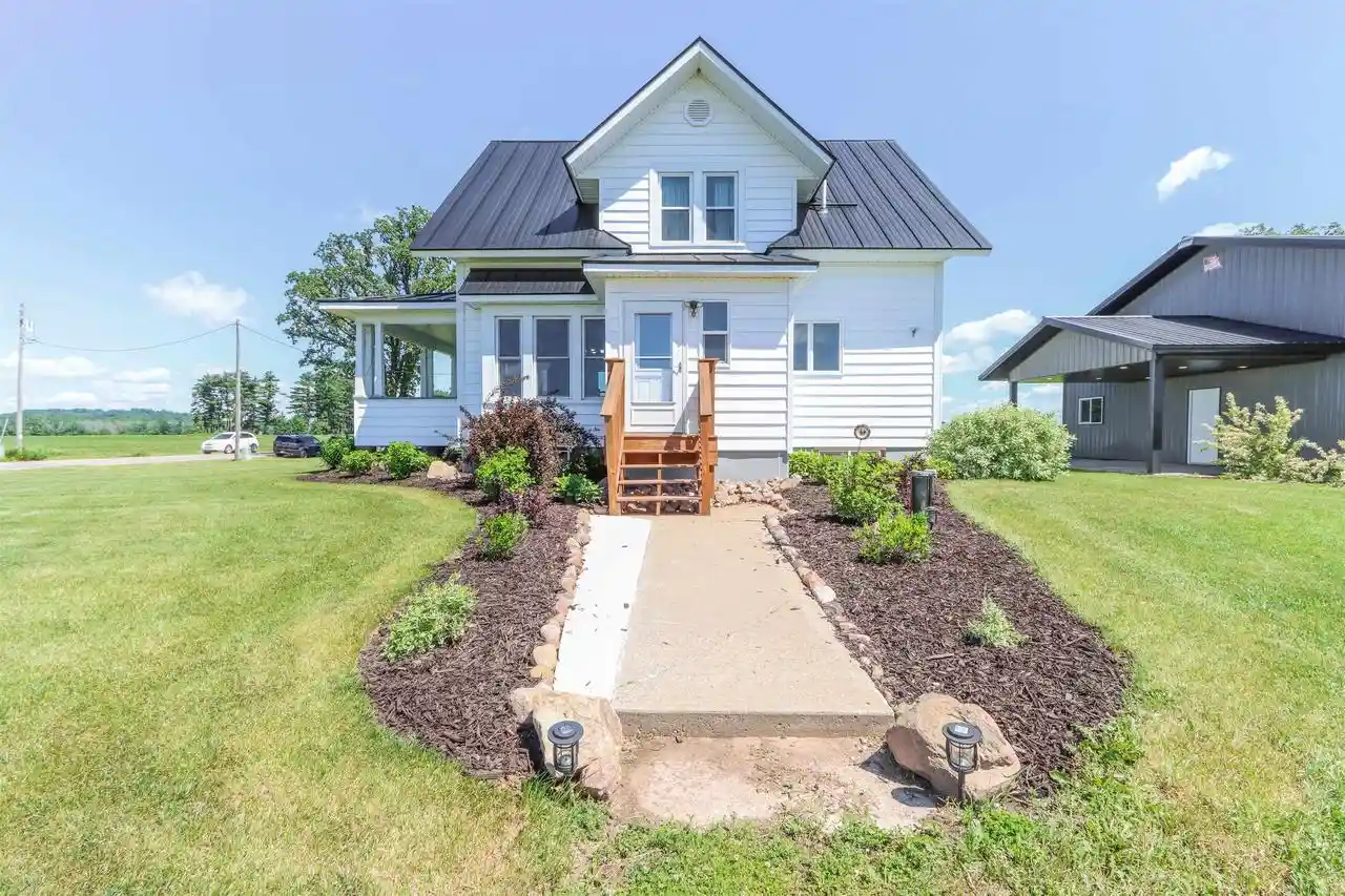 Photo 4 of Single family home for sale at N1836 County Rd A, Waupaca, WI 54981 | MLS# 50334308 | Listing updated on 2026-10-14