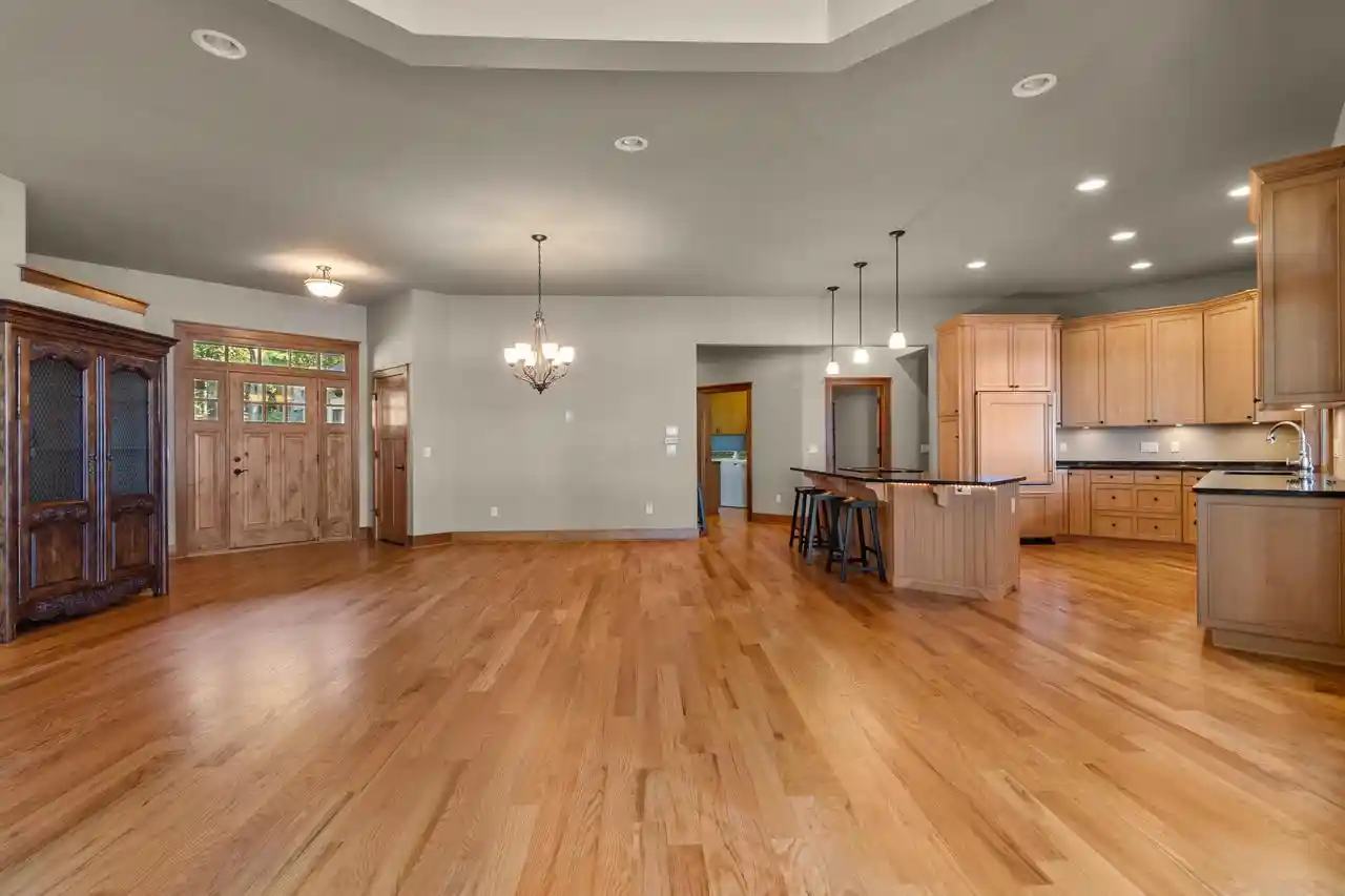 Photo 4 of Single family home for sale at N2331 Geneva Oak Trl, Lake Geneva, WI 53147 | MLS# 1984760 | Listing updated on 2026-10-20