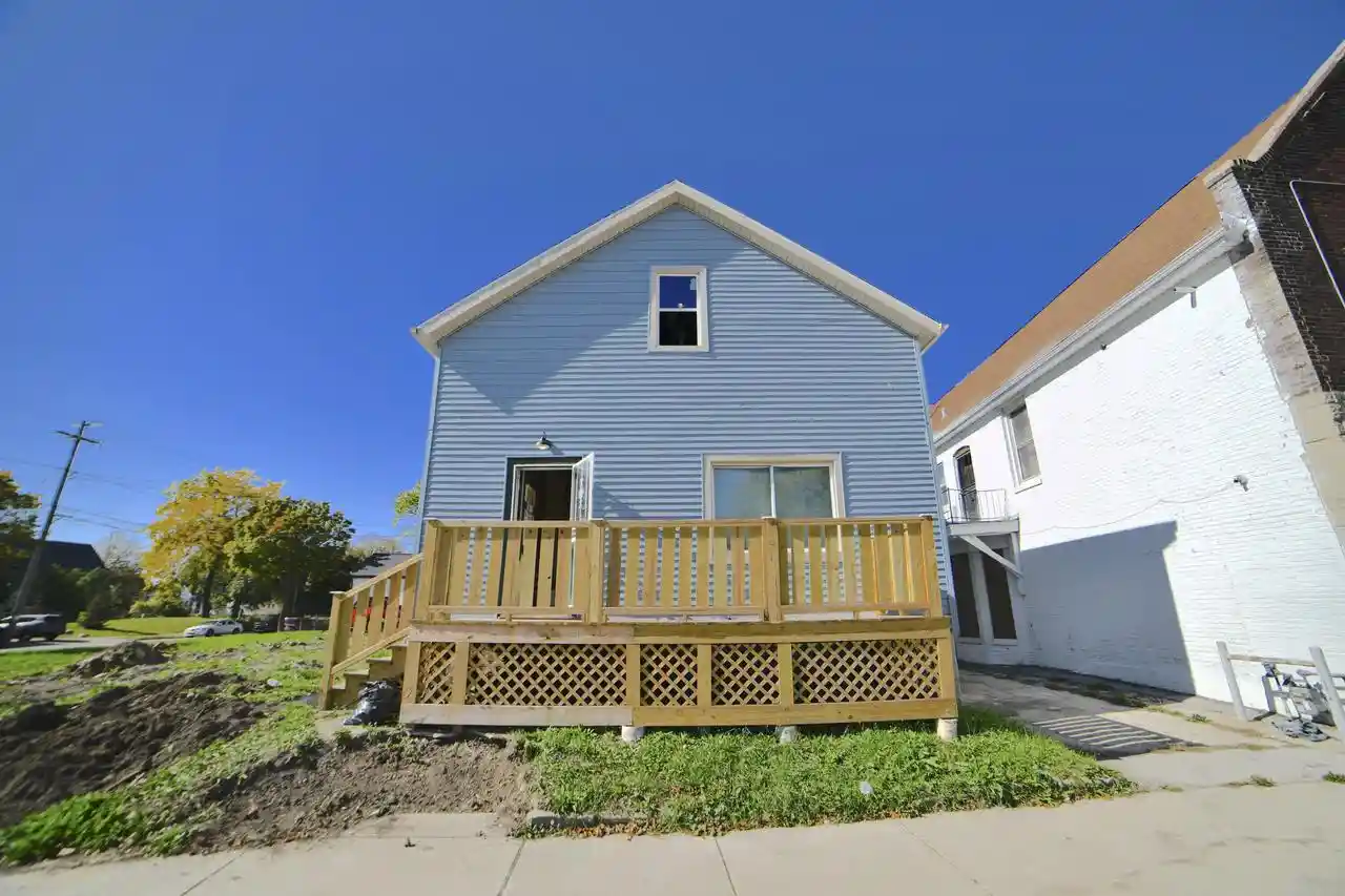 Photo 3 of Single family home for sale at 2513 N Teutonia Ave, Milwaukee, WI 53206 | MLS# 1984759 | Listing updated on 2026-10-22