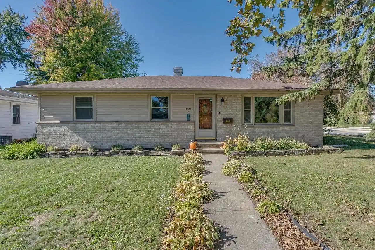 Photo 1 of Single family home for sale at 903 Armory Pl, Oshkosh, WI 54902 | MLS# 50334317 | Listing updated on 2026-10-15