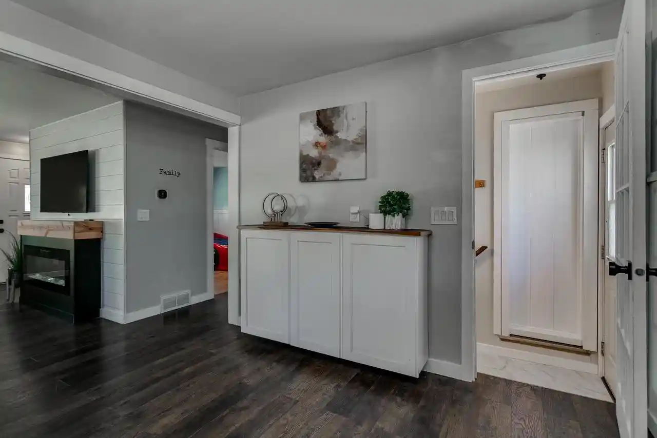 Photo 3 of Single family home for sale at 903 Armory Pl, Oshkosh, WI 54902 | MLS# 50334317 | Listing updated on 2026-10-15