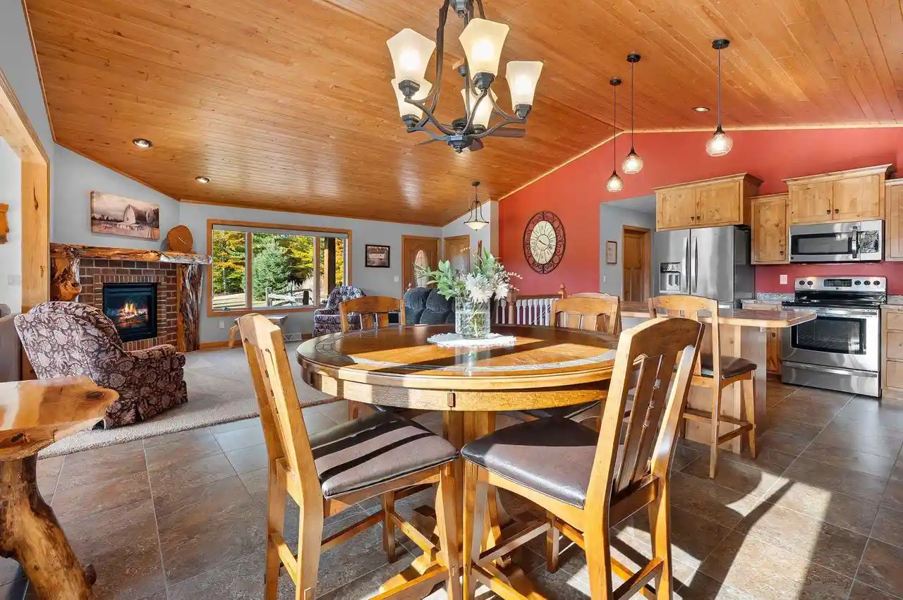 Photo 3 of Single family home for sale at 7722 County Rd R, Suring, WI 54174 | MLS# 50334316 | Listing updated on 2026-10-19