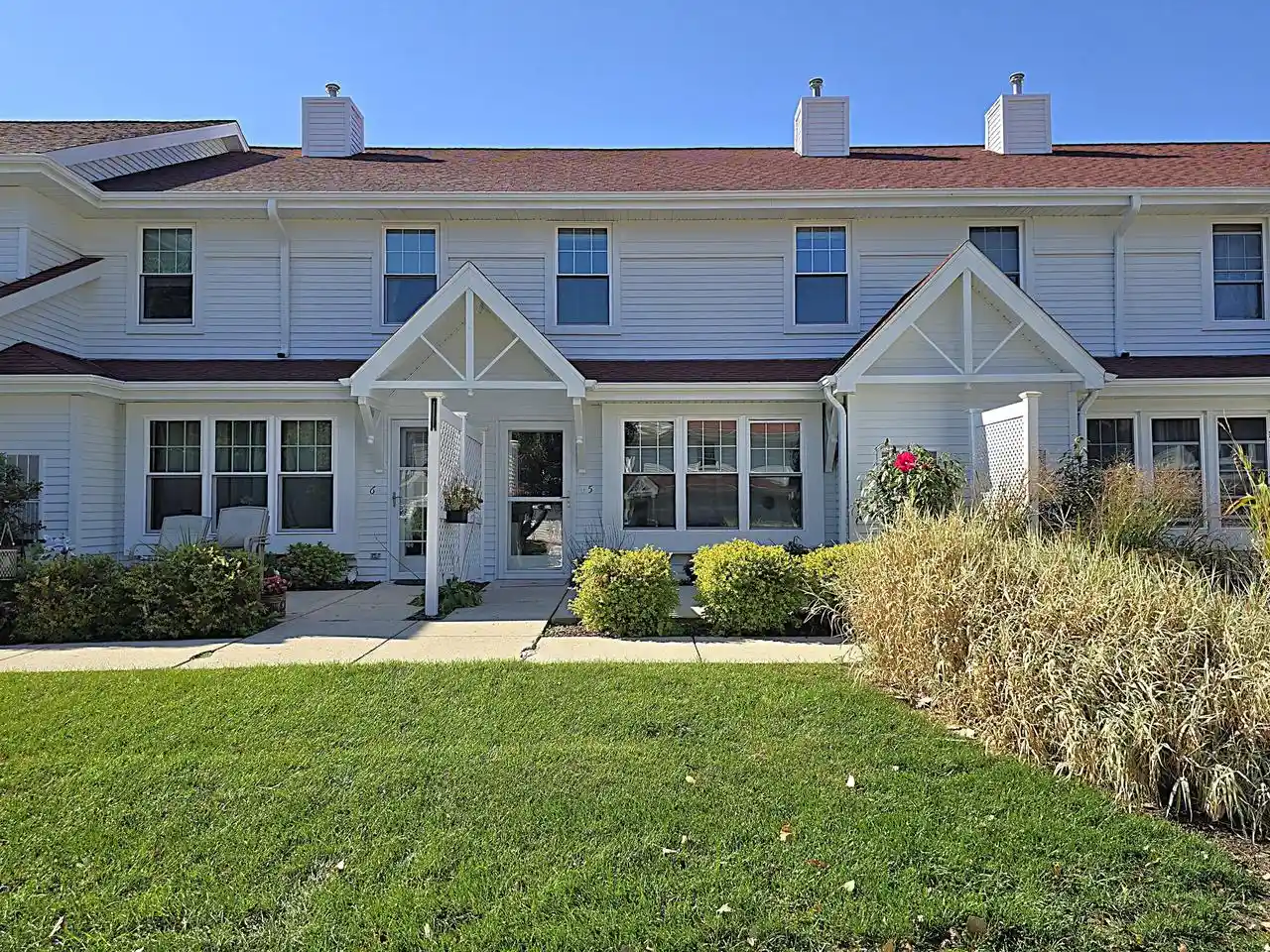 Listing Photo 1 - Condo for sale in 6035 S Crosswinds Dr located at 6035 S Crosswinds Dr, Cudahy, WI 53110 - Unit 6035 S Crosswinds Dr