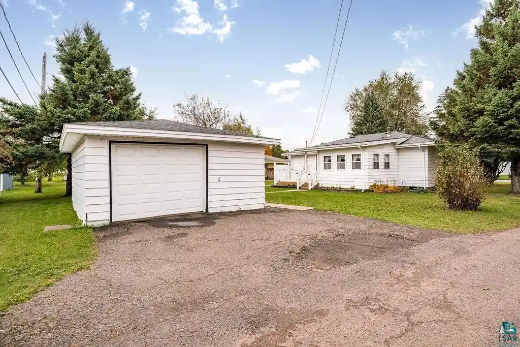 Photo 2 of Single family home for sale at 1516 Wyoming Ave, Superior, WI 54880 | MLS# 6128488 | Listing updated on 2026-10-16