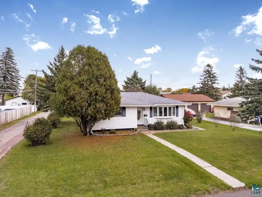 Photo 3 of Single family home for sale at 1516 Wyoming Ave, Superior, WI 54880 | MLS# 6128488 | Listing updated on 2026-10-16