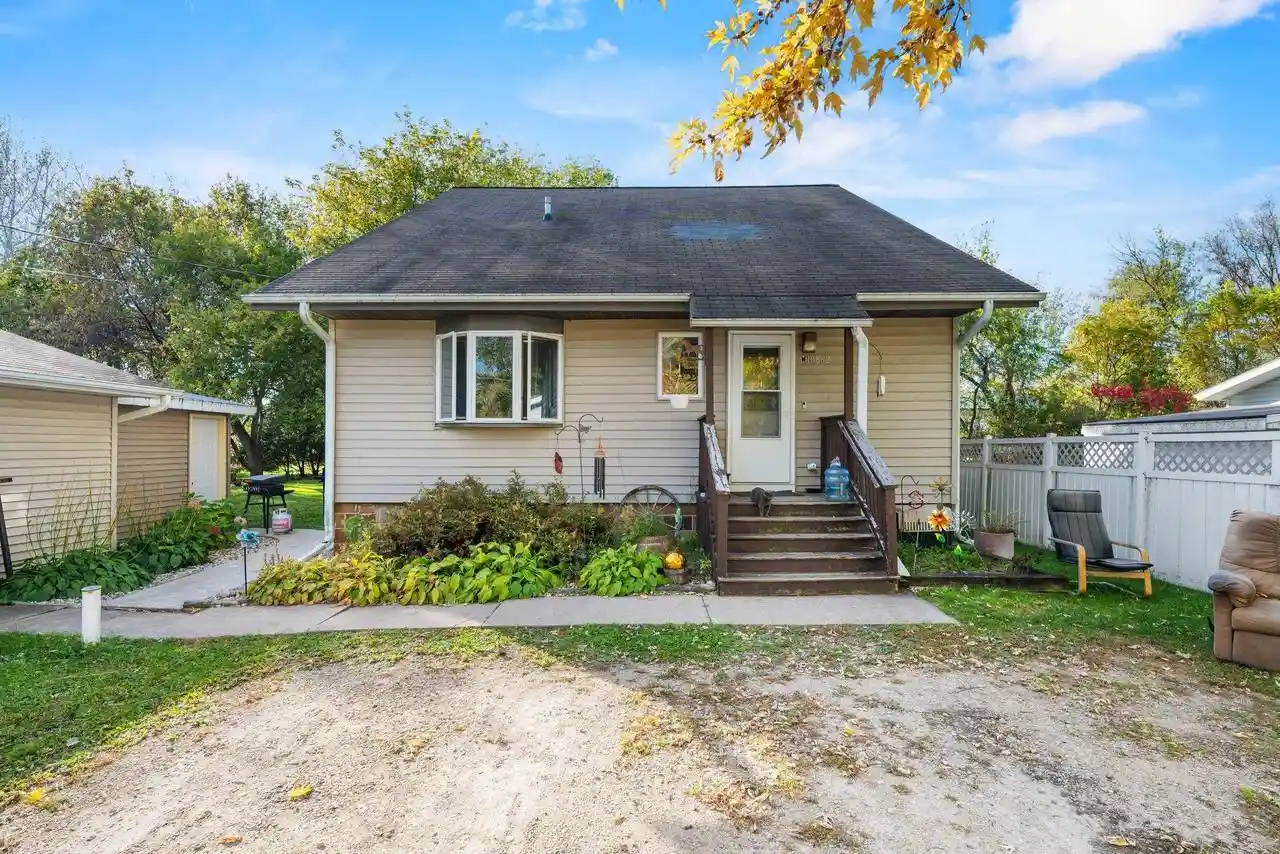Photo 1 of Single family home for sale at W10862 County Rd Ww, New London, WI 54961 | MLS# 50334312 | Listing updated on 2026-10-14