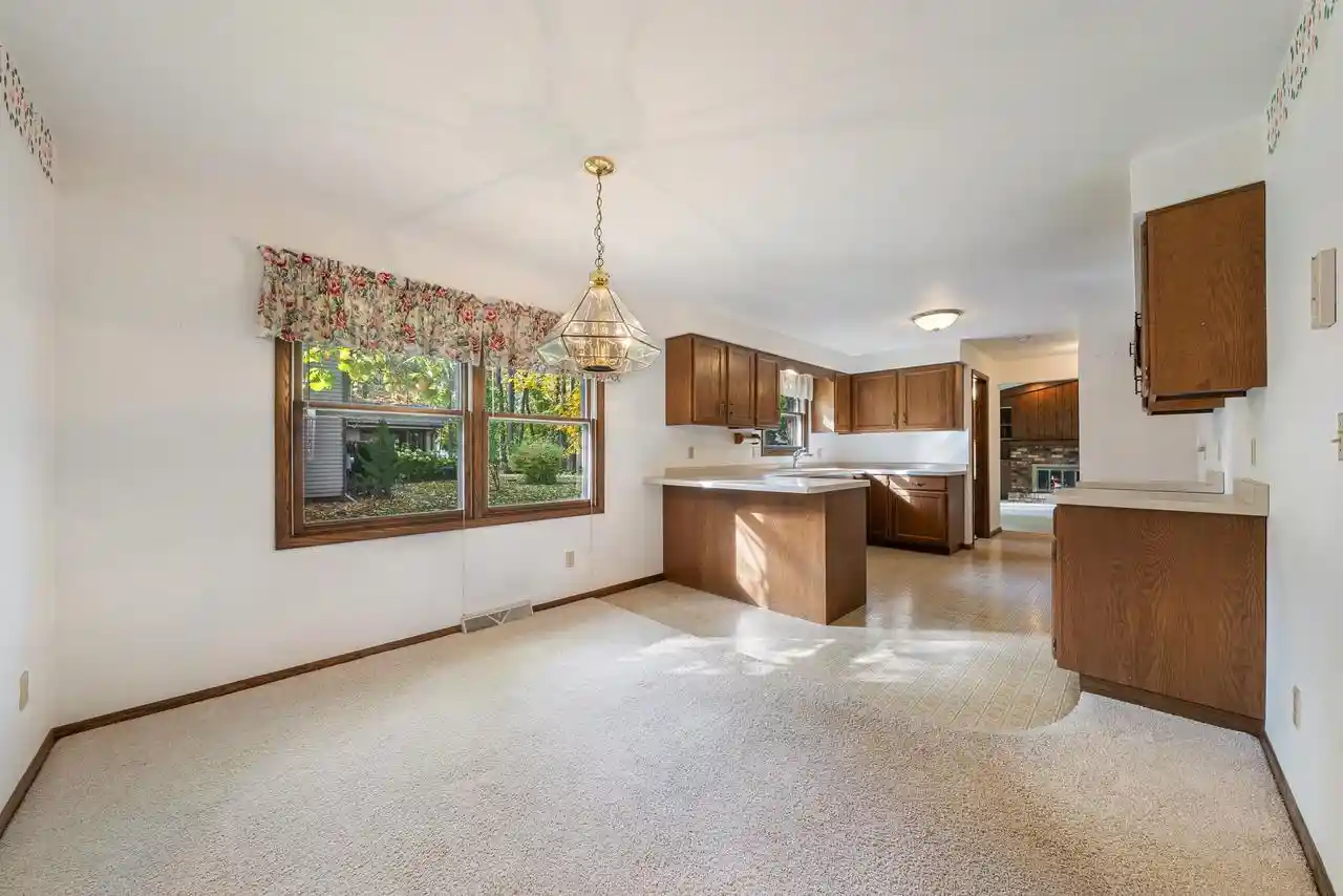 Photo 1 of Single family home for sale at 1611 E Fremont St, Appleton, WI 54915 | MLS# 50334320 | Listing updated on 2026-10-19
