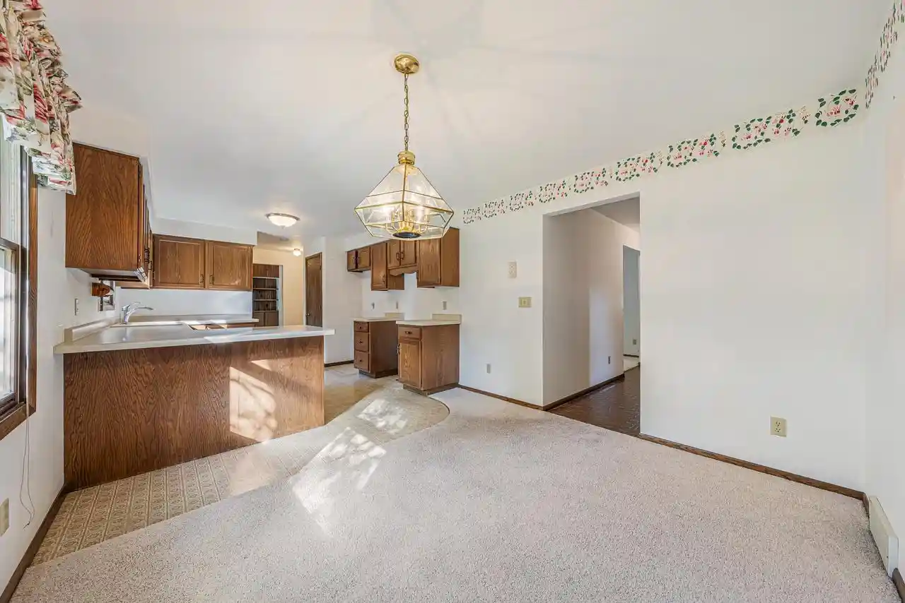 Photo 2 of Single family home for sale at 1611 E Fremont St, Appleton, WI 54915 | MLS# 50334320 | Listing updated on 2026-10-19