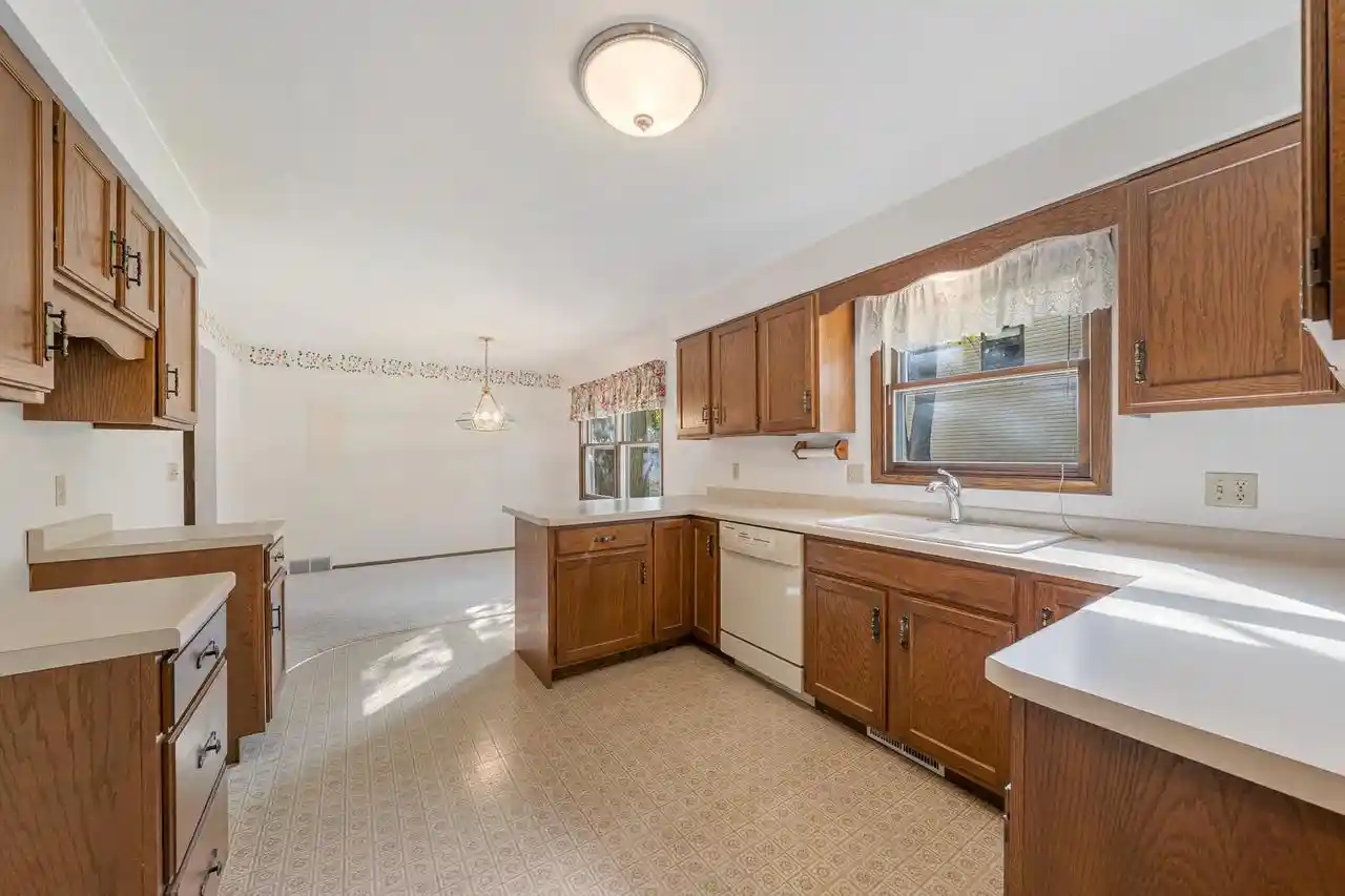 Photo 4 of Single family home for sale at 1611 E Fremont St, Appleton, WI 54915 | MLS# 50334320 | Listing updated on 2026-10-19