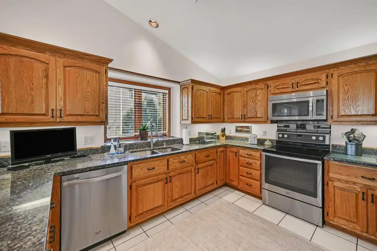 Photo 4 of Single family home for sale at 8752 W Willow Pointe Pkwy, Franklin, WI 53132 | MLS# 1984772 | Listing updated on 2026-10-16