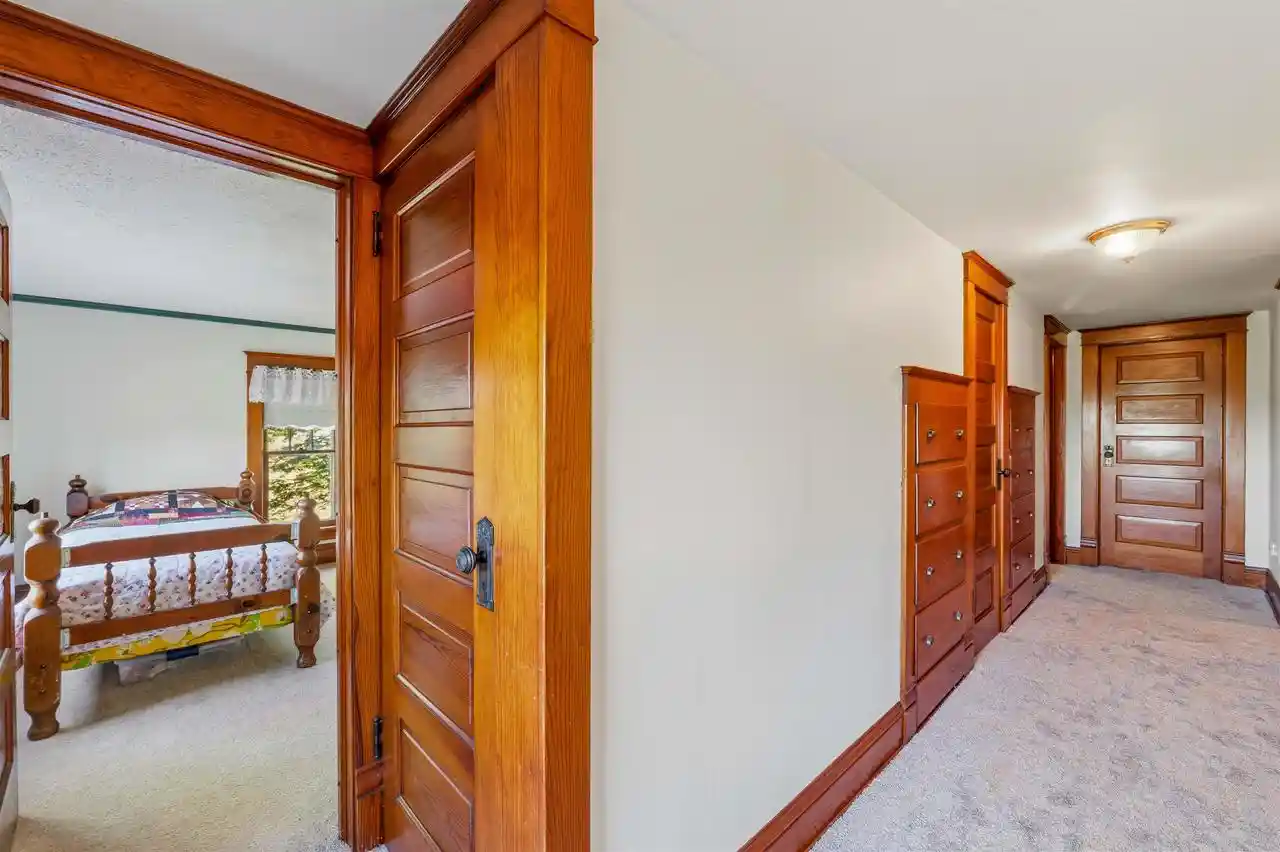 Photo 4 of Single family home for sale at N5728 Hillcrest Rd, Fond Du Lac, WI 54937 | MLS# 2034648 | Listing updated on 2026-10-20